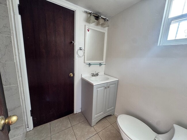 Building Photo - Lovely 3 bedroom 2 bath home. Must see