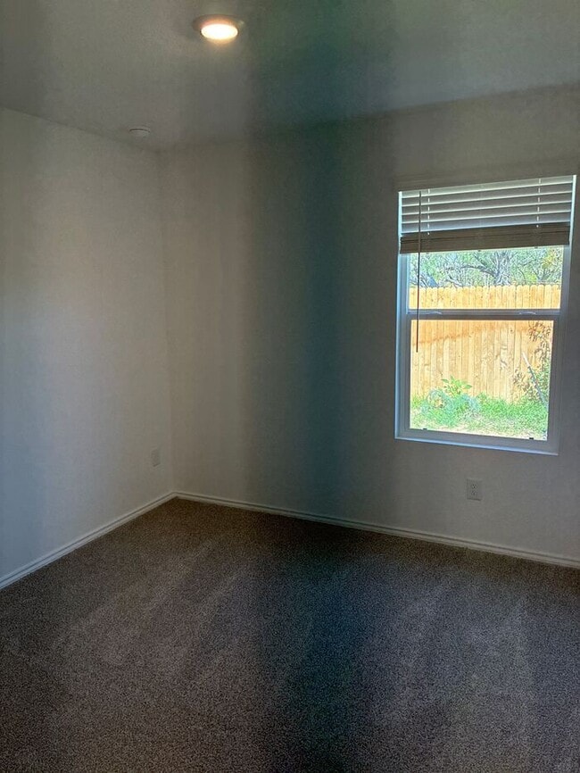 Building Photo - Charming 3BR/2BA Home in San Antonio – Mod...