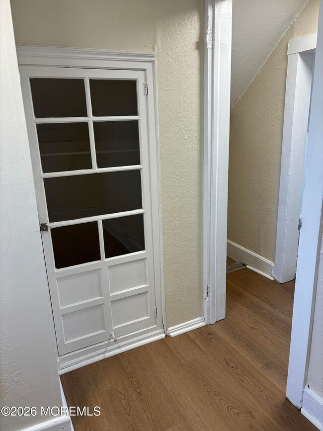 Building Photo - 114 Heck Ave