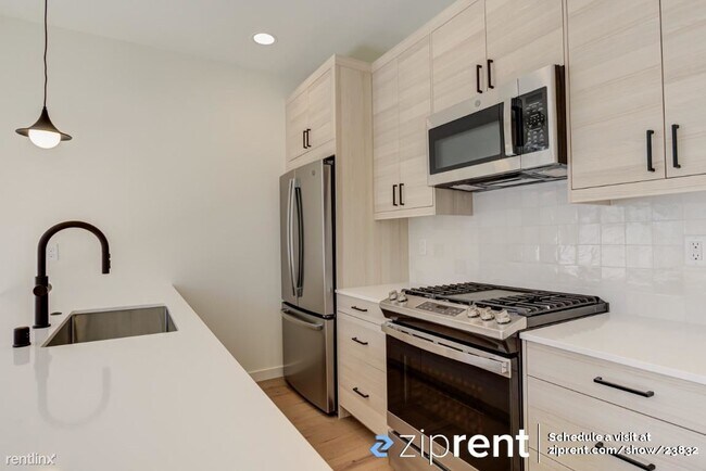 Building Photo - 2 br, 2 bath Townhome - 331 18th Ave, Seat...