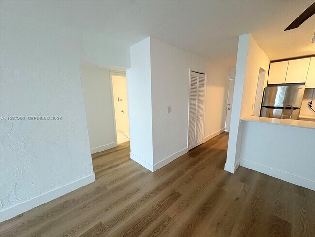 Building Photo - 505 NE 30th St