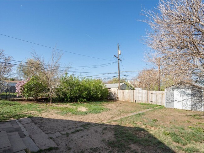 Building Photo - Charming Updated Bungalow near Downtown De...
