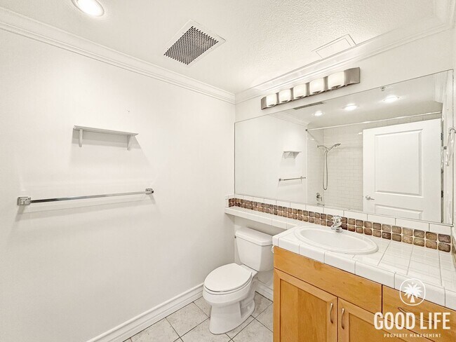 Building Photo - STUNNING 2 BED/2 BATH CONDO AVAILABLE IN THE DISCOVERY BUILDING IN CORTEZ HILL!