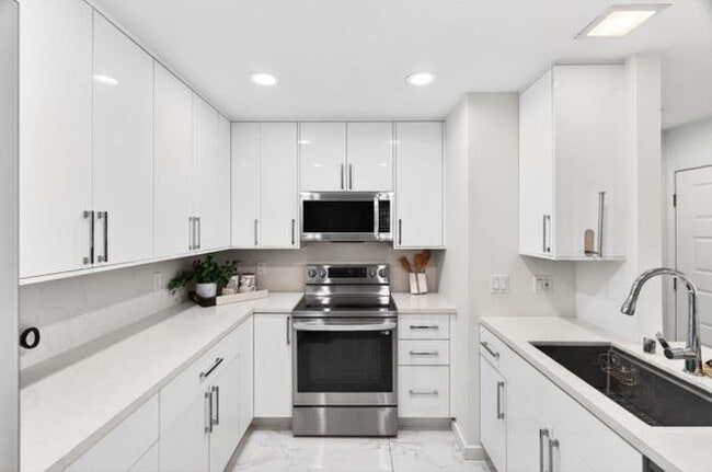 Building Photo - 286 Hackamore Common
