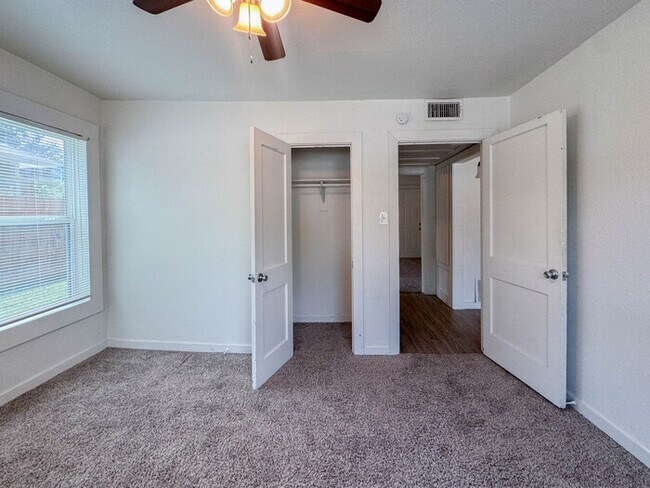 Building Photo - 609 Amarillo St