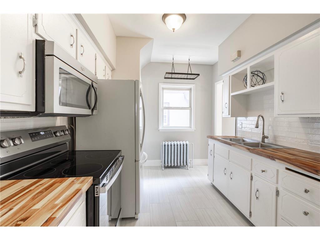 kitchen - 3901 Portland Ave