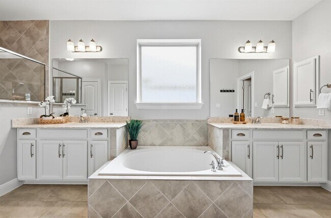 Building Photo - 15909 Villa Frontera Dr