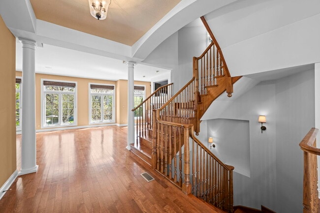 Building Photo - 1813 Admiral Ct