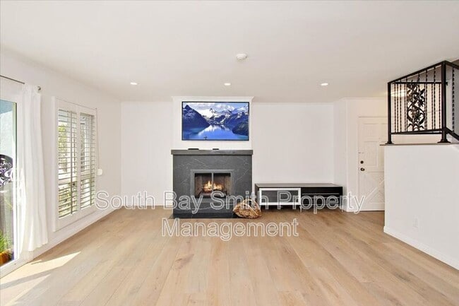 Building Photo - 122 S Guadalupe Ave