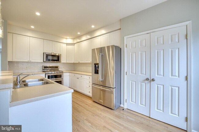 Building Photo - 5742 Governors Pond Cir