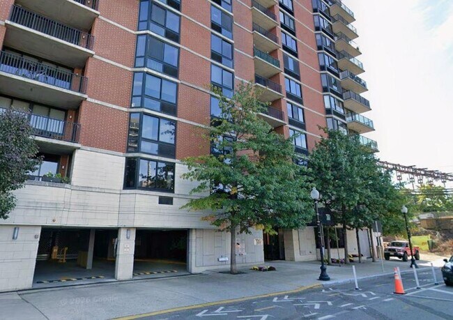 Building Photo - 700 Grove St