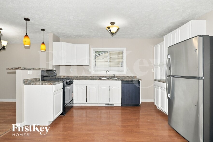 Building Photo - 4801 Leone Dr