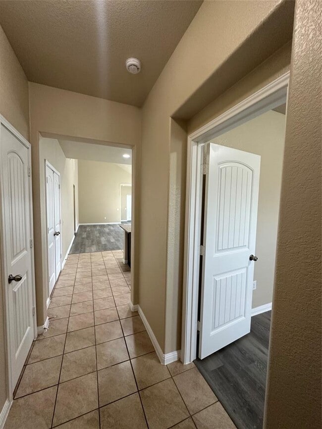 Building Photo - 1517 Maier Dr