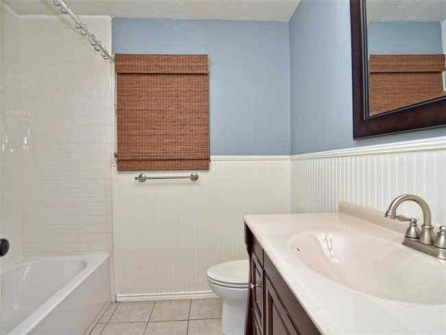 Building Photo - 5300 Middale Ln