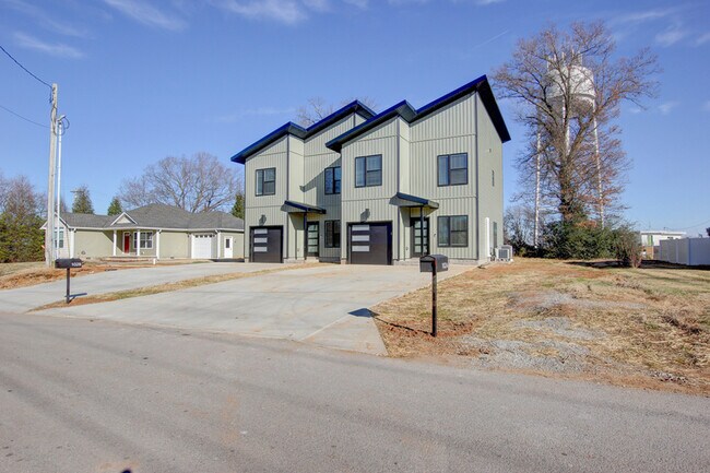 Building Photo - 102 Rosenwald St