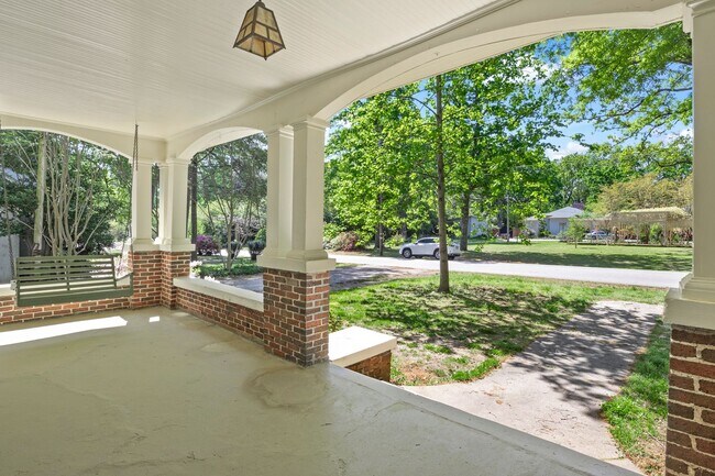 Building Photo - Historic Home in Wake Forest!