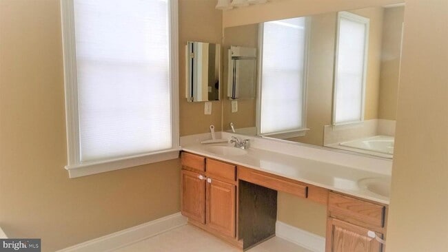Building Photo - 43649 Riverpoint Dr