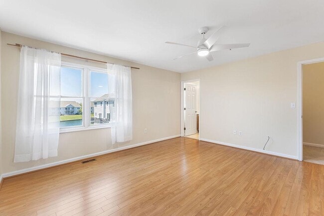 Building Photo - 400 Schooner Way