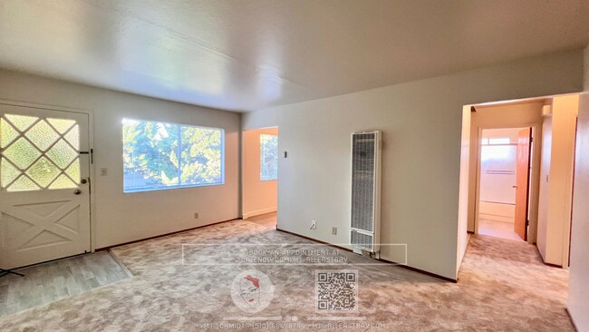 Building Photo - Spacious top floor 2 bedroom, walking dist...