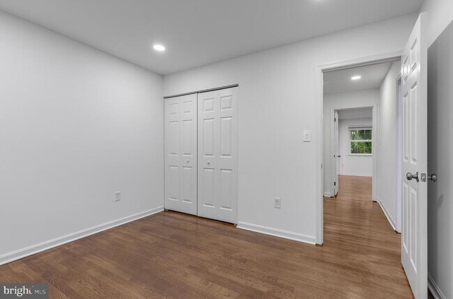 Building Photo - 1402 Mullins St
