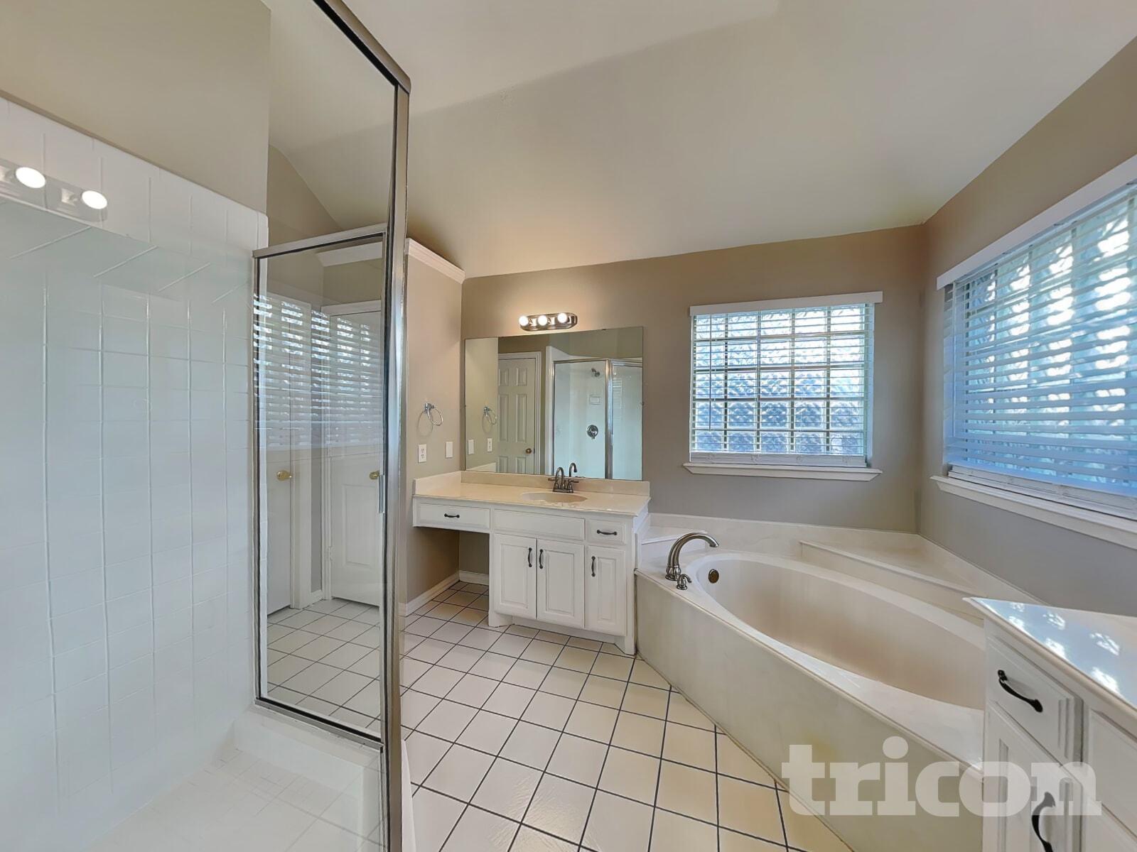 Building Photo - 709 W Park Dr