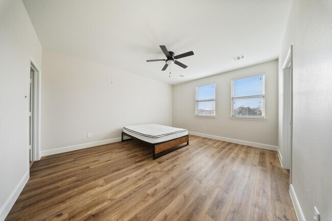 Building Photo - 2019 Olivos St