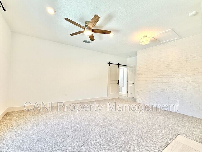 Building Photo - 728 Ellwood Ave