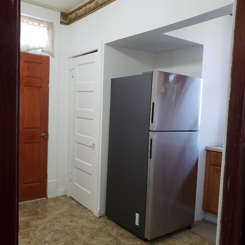 Building Photo - 619 Hamburg Ave