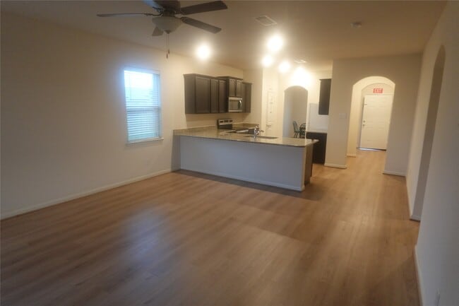 Building Photo - 300 Eastwood Flats Dr