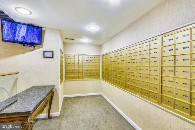 Building Photo - 8340 Greensboro Dr