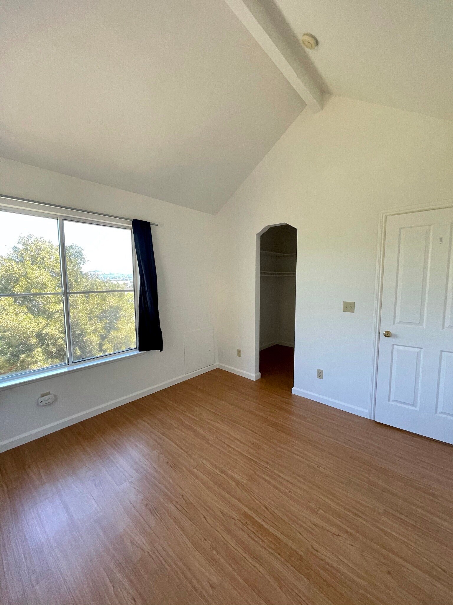 Master bedroom (upstairs) - 411 Santa Fe Ave
