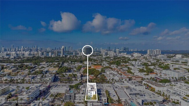 Building Photo - 1418 Collins Ave