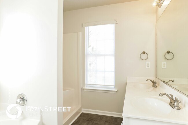 Building Photo - 1015 Highstone Dr