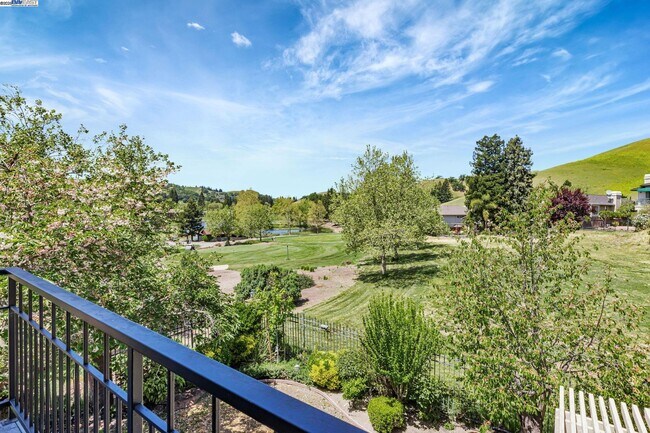 Building Photo - 124 Birchbark Pl