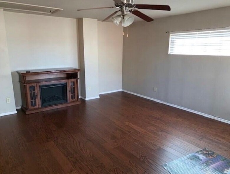 Building Photo - 611 W Shadow Ridge Way