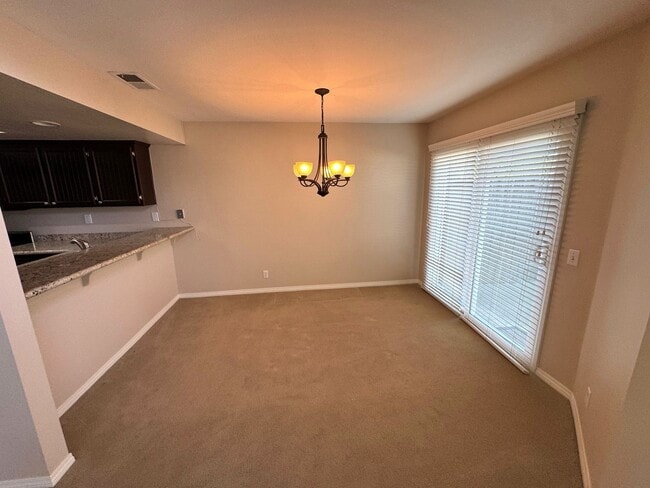 Building Photo - Townhome-Style 2BR/2.5BA + Loft | East Ventura (Beacon Court Community)