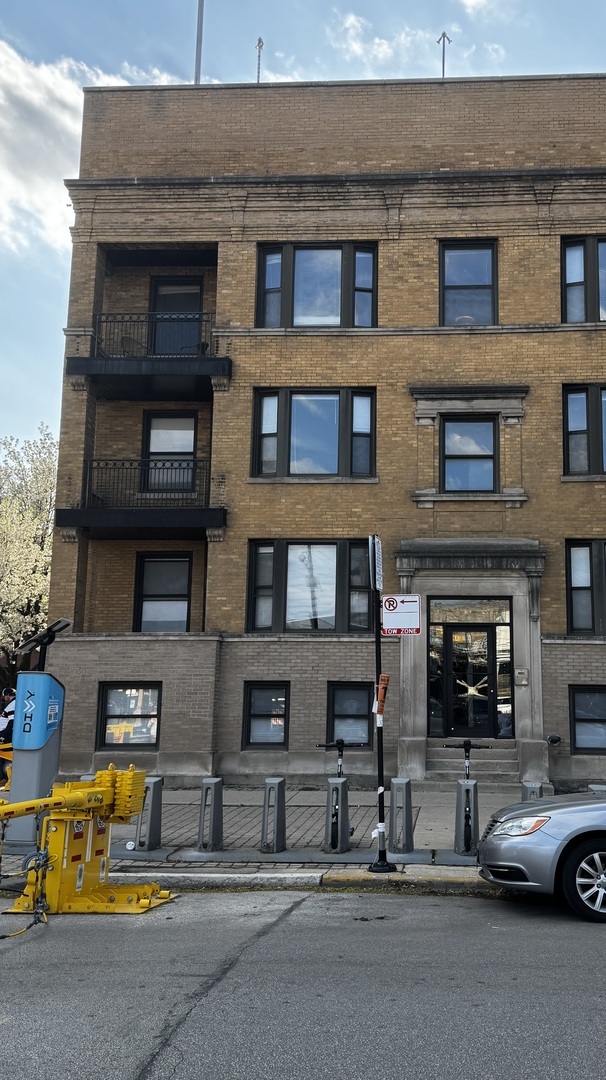 Primary Photo - 3700 N Sheffield Ave