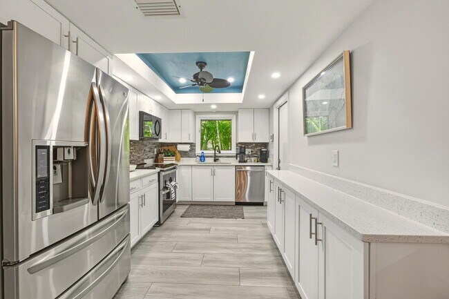 Building Photo - Naples Park PET FRIENDLY POOL HOME - 3BDRM. 2 BATHS