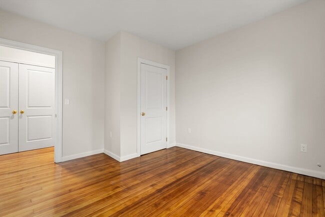 Building Photo - 8 1/2 Intervale St