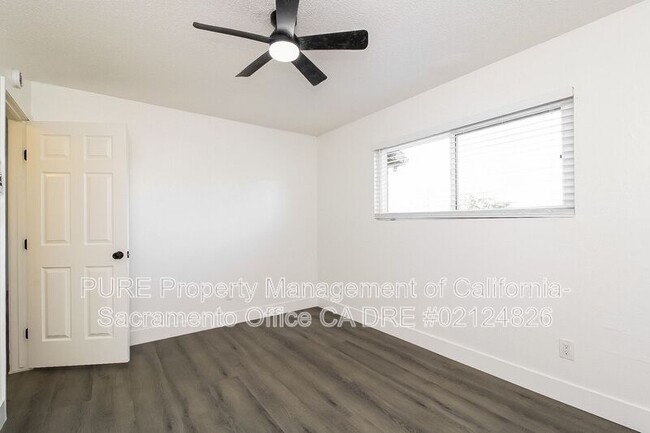 Building Photo - 130 Elm St