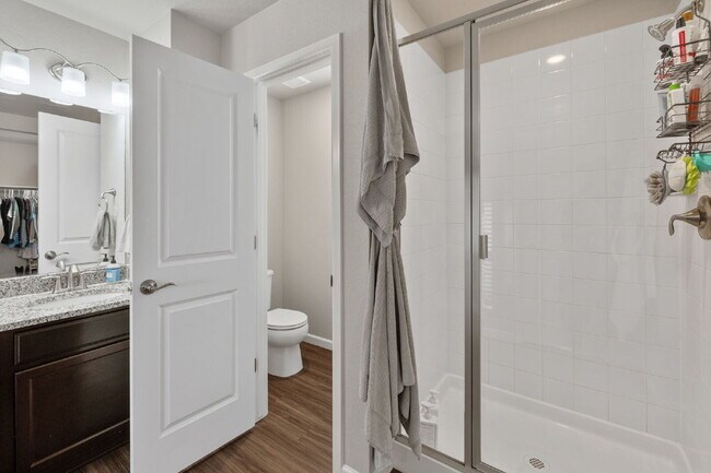 Building Photo - Beautiful 4-Bedroom Home on Blue Lunar Lan...