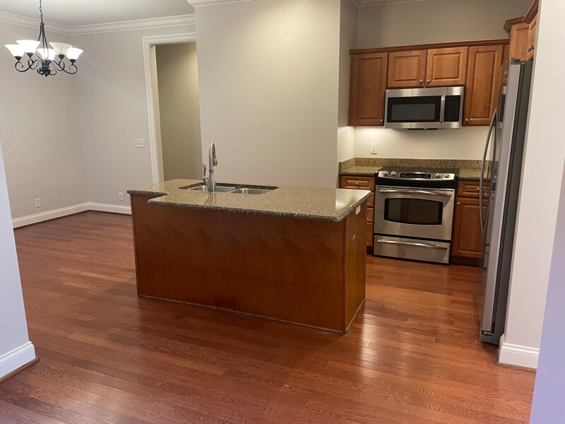 Building Photo - 1003 Cumberland Park Dr