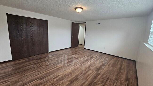 Building Photo - 3718 E 22nd Ave