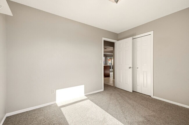Building Photo - 1203 N 100 E