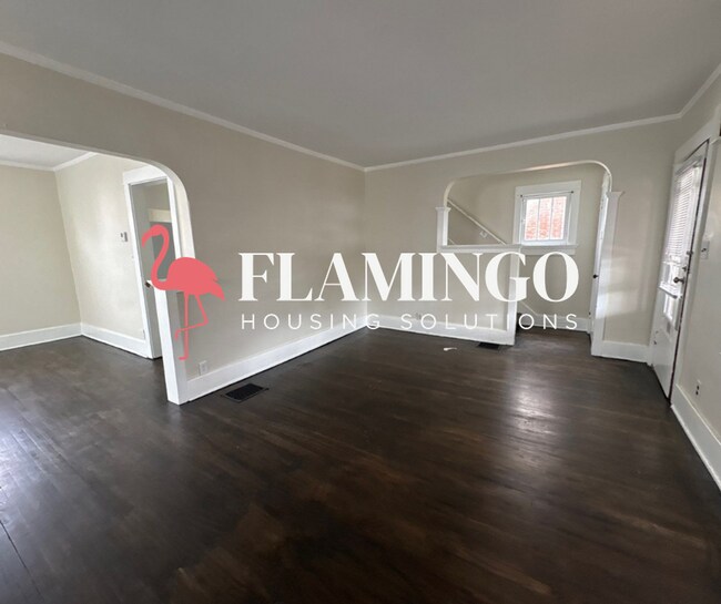 Building Photo - Charming Home in Dayton’s Gem City – Convenient Wayne Ave Location