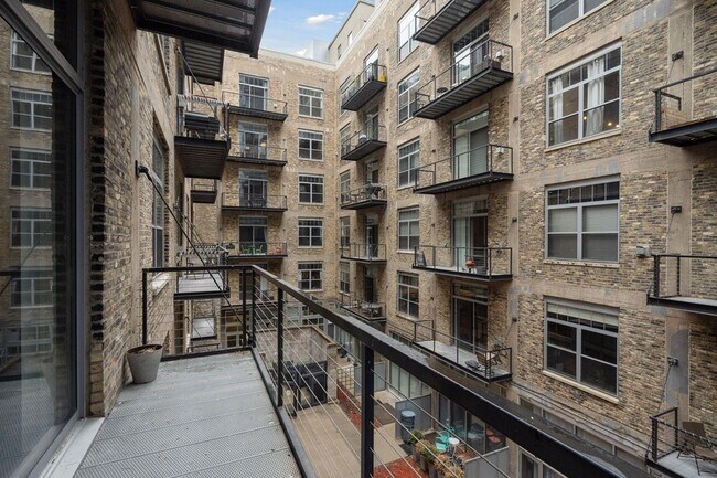 Building Photo - 521 S 7th St