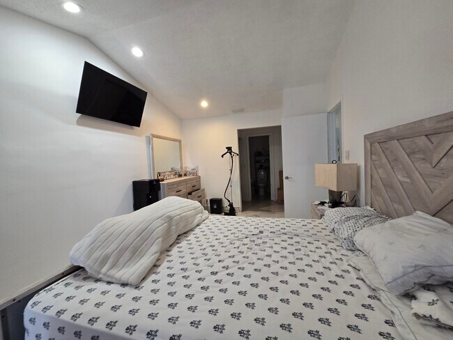 Building Photo - 1530 Royal Forest Ct