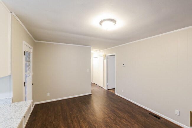 Building Photo - Bright and Spacious 3-Bedroom