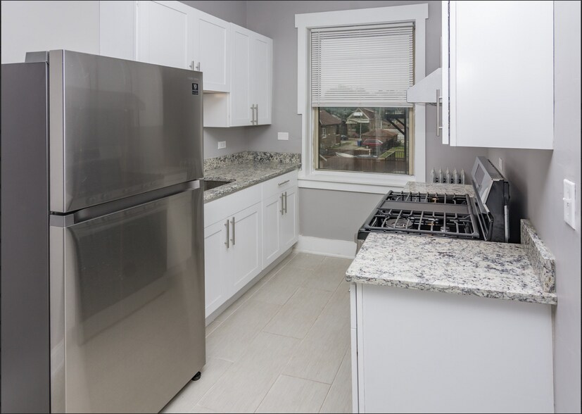 Building Photo - 311 E 69th St