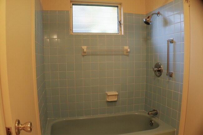 Building Photo - 109 Green Oak Dr